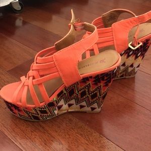 ✨ ORANGE MULTI COLOR WEDGES✨